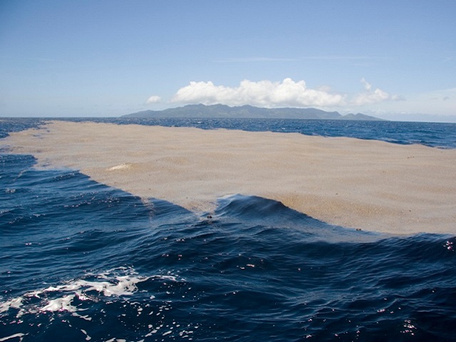 inquinamento in mare da sversamenti abusivi ok